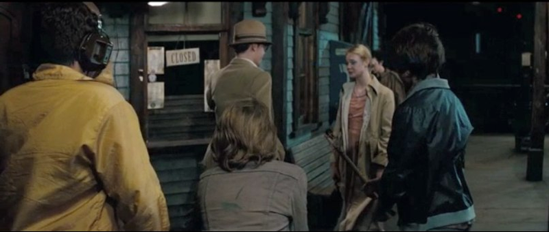 Illustration for article titled 61 Super 8 screengrabs unlock the clues in J.J. Abrams' new trailer